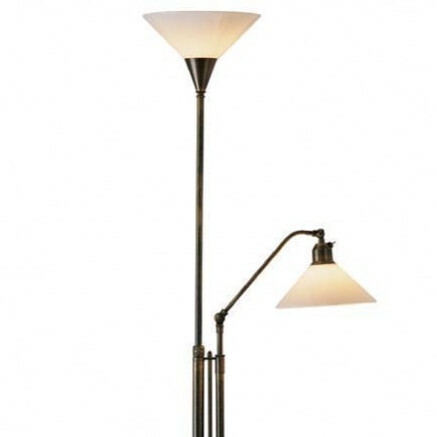 Rustikale Standleuchte mit Lesearm